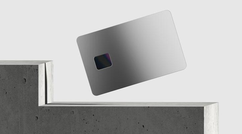 6 Advantages of Carrying a Metal Card for Professionals