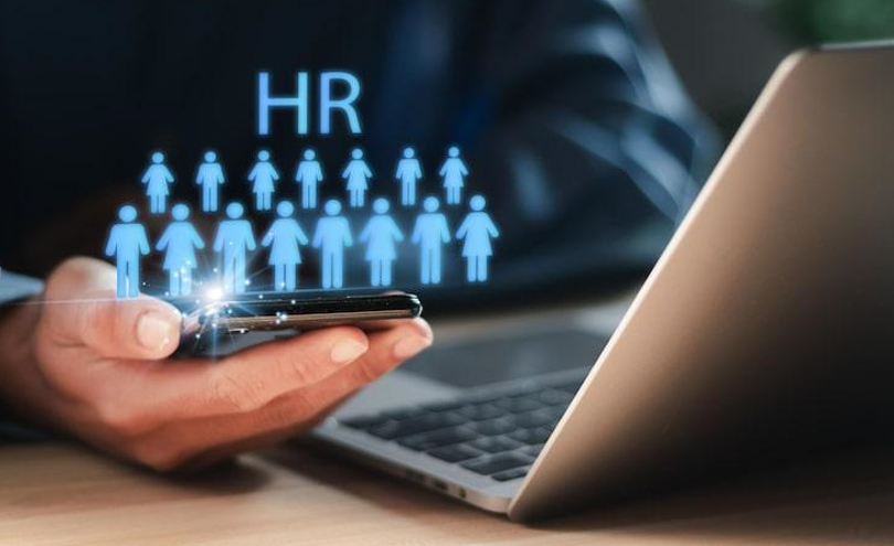 4 Benefits of Using HR Systems and CRM Software in Bahrain Together